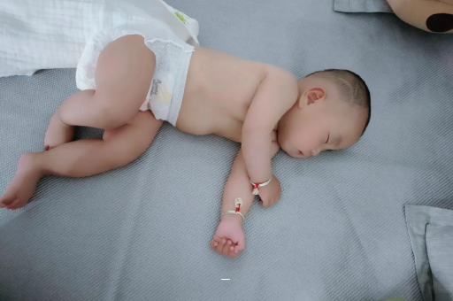 营口几个月宝宝可以竖抱