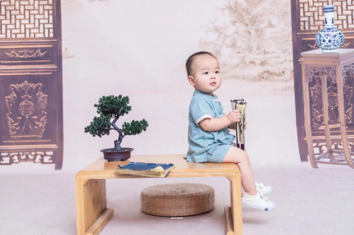 营口宝宝眼睛肿是什么原因